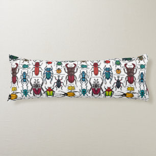 Beetles på white kroppskudde