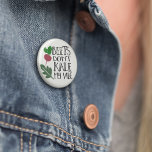 Beets känner inte min vibe knapp<br><div class="desc">Lönsam design "beets don don't kale my vibe" tillsammans med en illustration av betor och kale löv. Underbar för nöt i ditt liv. Ton samordningstillbehör tillgängliga i vår butik!</div>