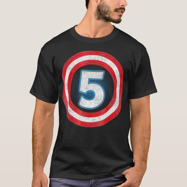 Befälhavare 5 års gammal superhjälte 5:e födelseda t shirt (Framsida)