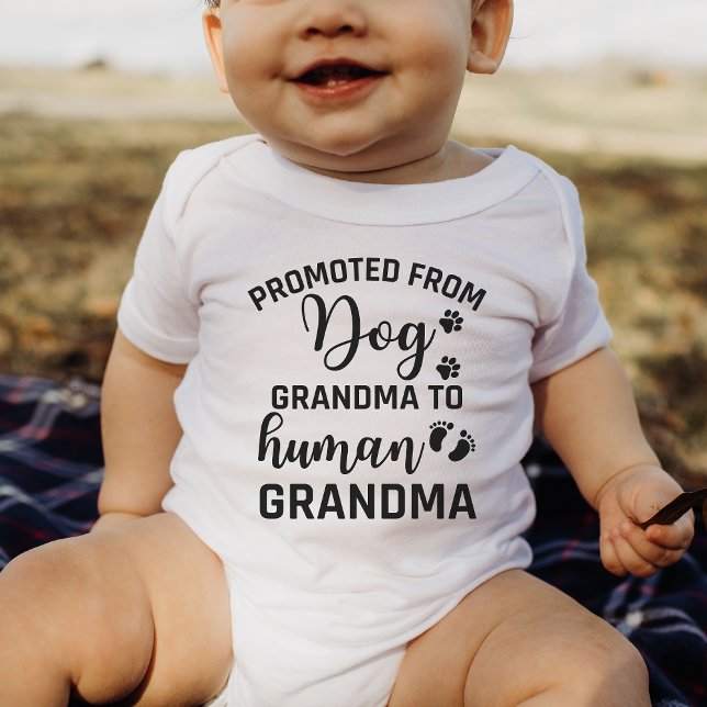 befordrad från hund Grandma till human Grandma T Shirt (Skapare uppladdad)