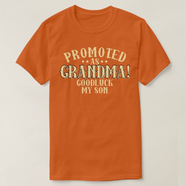 Befordrad som mormor Goodluck Min son T Shirt (Design framsida)