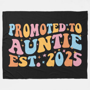 Befordrad till Auntie Est. 2025 III Fleecefilt