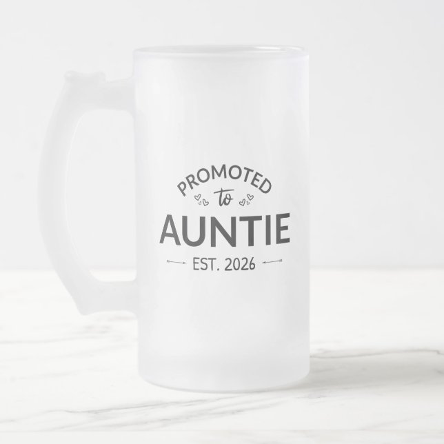 Befordrad till Auntie Est. 2026 II Frostat Ölglas (Vänster)