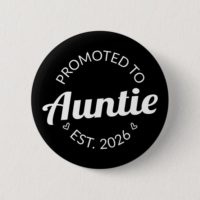 Befordrad till Auntie Est. 2026 Knapp (Framsida)