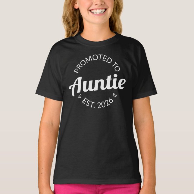Befordrad till Auntie Est. 2026 T Shirt (Framsida)