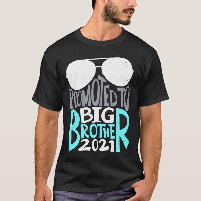Befordrad till Big Brother est 2021 Gravid Announc T Shirt (Framsida)