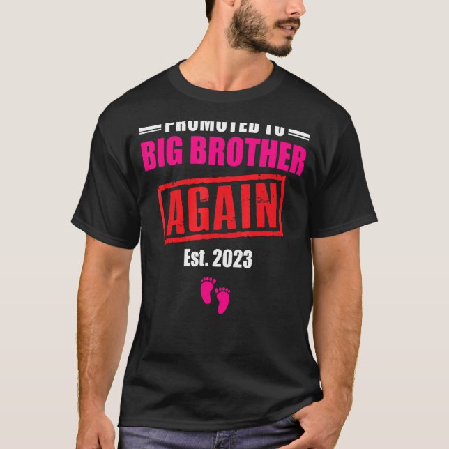 Befordrad till Big Brother Gravid Announceme igen T Shirt (Framsida)
