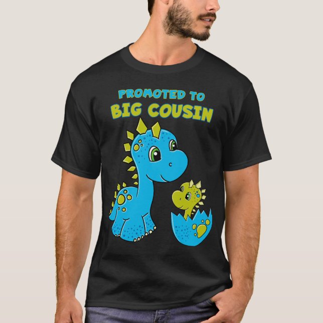 Befordrad till Big Cousin Boy Dinosaur T Shirt (Framsida)