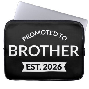 Befordrad till Brother Est. 2026 II Laptop Fodral