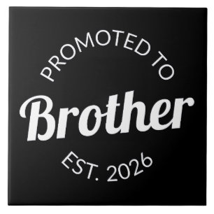 Befordrad till Brother Est. 2026 Kakelplatta