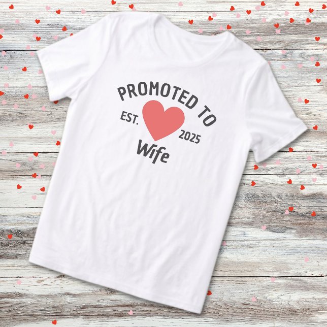 Befordrad till frun Est. 2025 T Shirt (Skapare uppladdad)