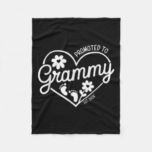 Befordrad till Grammy Est. 2026 Grandma, Nyfödd be Fleecefilt