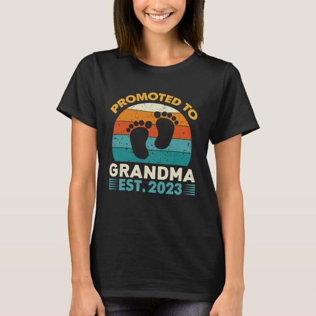 Befordrad till Grandma 2023 First Time New Grandma T Shirt (Framsida)
