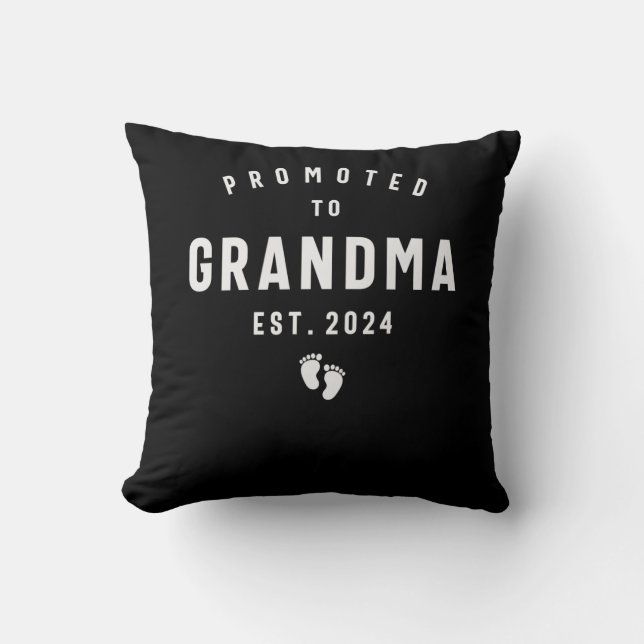 Befordrad till Grandma Est 2024 Snart till farmor Kudde (Framsida)
