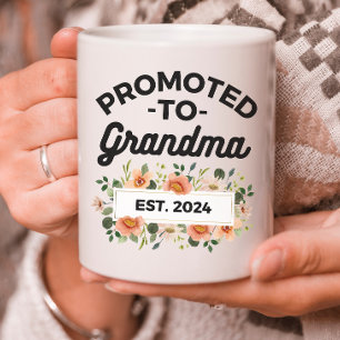 Befordrad till Grandma Funny Grandmor Blommigt Kaffemugg