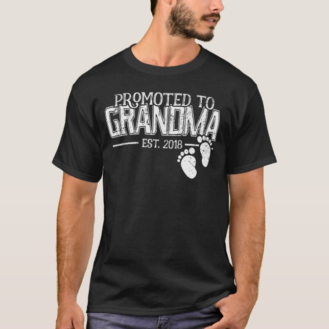 Befordrad till "Grandma Gravid Announcement Gift" T Shirt (Framsida)