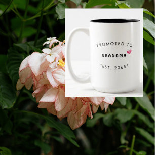 Befordrad till Grandma Gravid Announcement Heart Två-Tonad Mugg