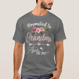 Befordrad till Grandma igen Est 2023 Flower T-Shir T Shirt
