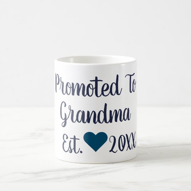 Befordrad till Grandma Navy Mugg (Center)