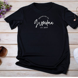 Befordrad till Grandma Script Heart Black T-Shirt