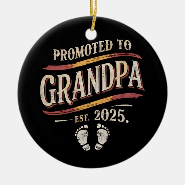 Befordrad till Grandpa 2025 Grandpa est 2025 Julgransprydnad Keramik (Framsidan)
