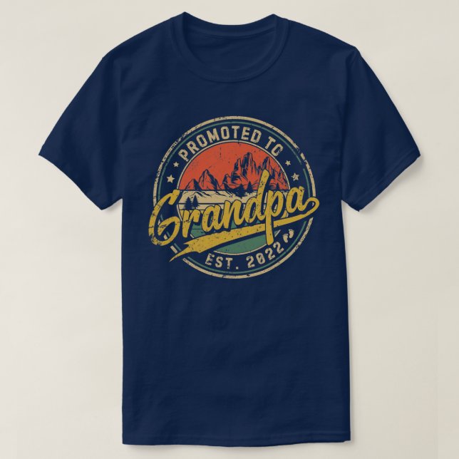 Befordrad till Grandpa Est 2022 Retro New Grandpa T Shirt (Design framsida)