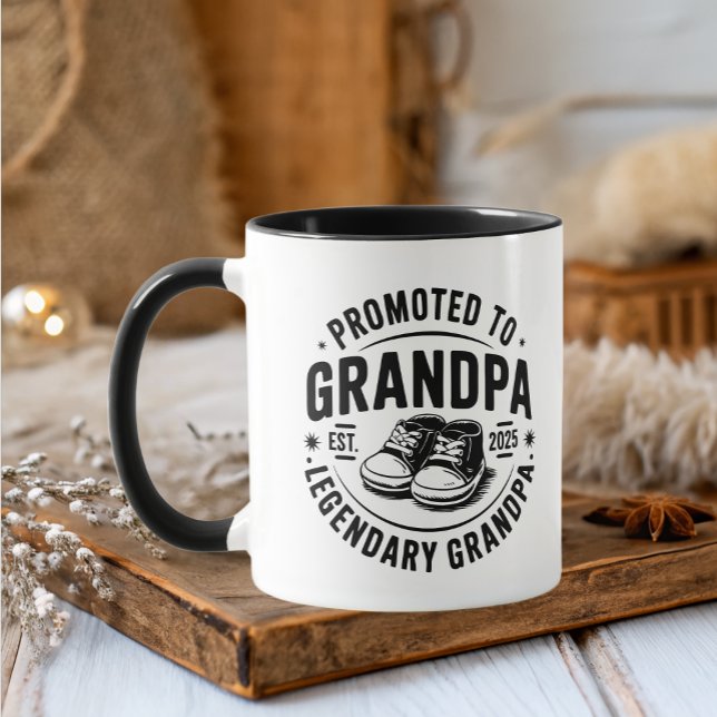 Befordrad till Grandpa est 2025 Mugg (Skapare uppladdad)