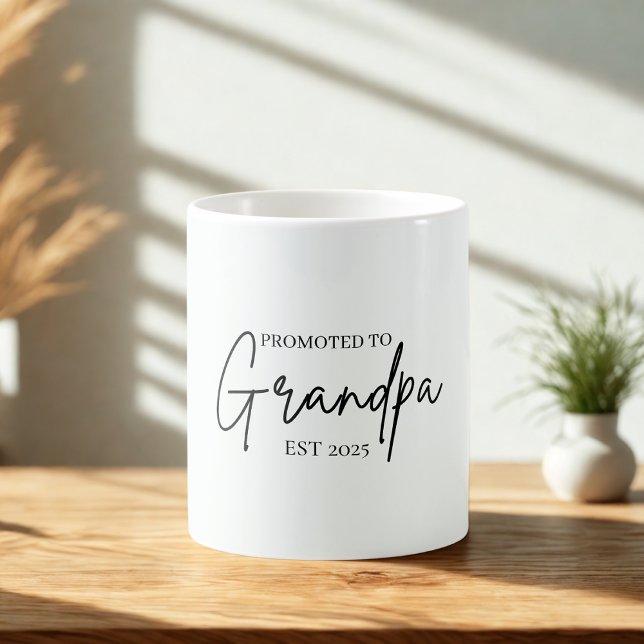 Befordrad till Grandpa EST 2025 | New Grandpa Gift Kaffemugg (Skapare uppladdad)