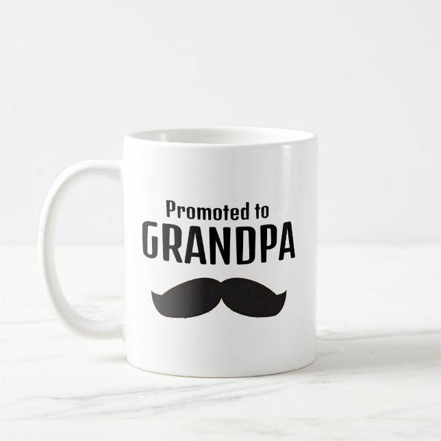 Befordrad till Grandpa Funny Mustache New Grandfat Kaffemugg (Vänster)