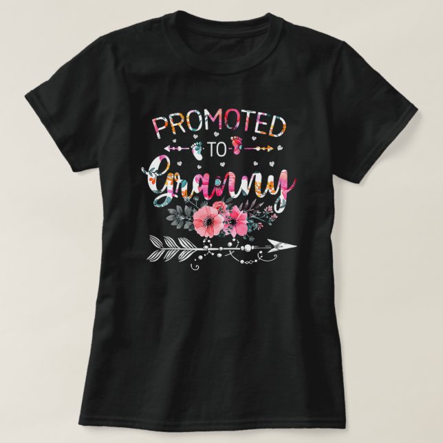 Befordrad till Granny 2022 Funny New Granny Mammor T Shirt (Design framsida)