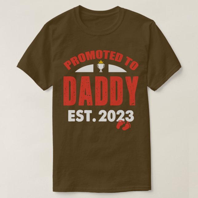 Befordrad till Graviden 2023 Funny Pappa 2023 An T Shirt (Design framsida)