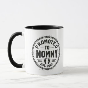 Befordrad till Mamma Est. 2025 Gravid Meddelande Mugg
