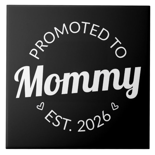 Befordrad till Mamma Est. 2026 Kakelplatta (Framsidan)