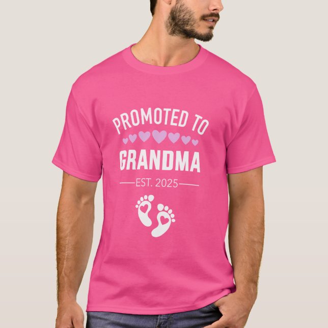 Befordrad till mormastest. 2025 för ny mormor t shirt (Framsida)