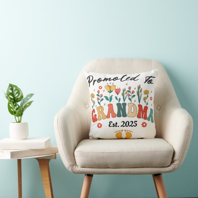 Befordrad till mormor est. 2024 GrandparThrow Pill Kudde (Stol)