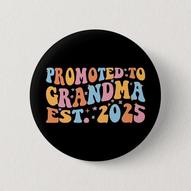 Befordrad till mormor Est. 2025 III Knapp (Framsida)