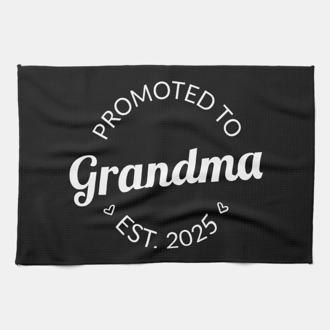 Befordrad till mormor Est. 2025 Kökshandduk (Horisontell)