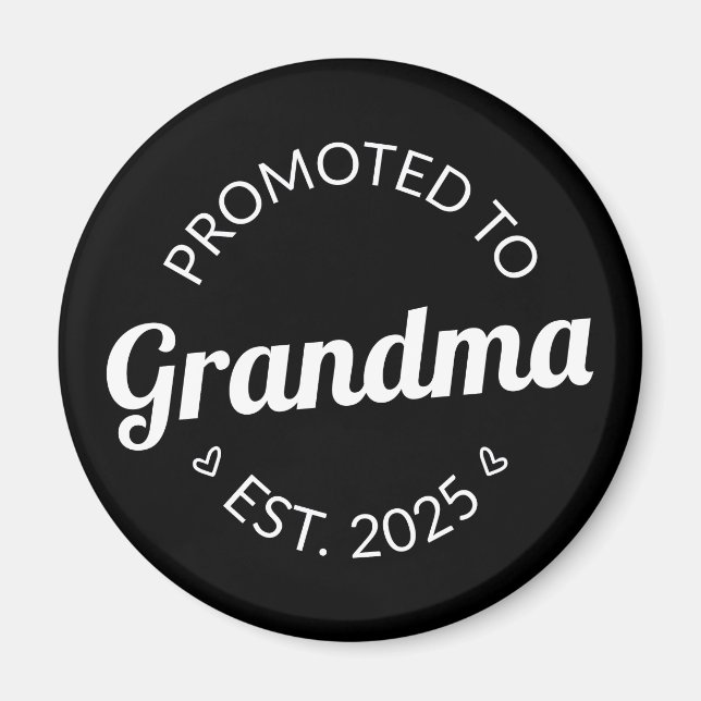 Befordrad till mormor Est. 2025 Magnet (Framsidan)