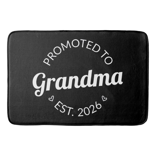 Befordrad till mormor Est. 2026 Badrumsmatta (Framsidan)