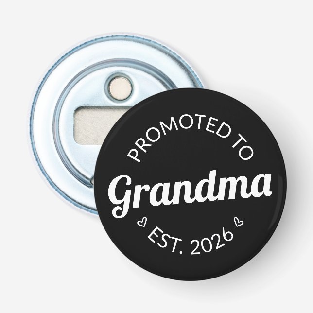 Befordrad till mormor Est. 2026 Flasköppnare (Framsidan)