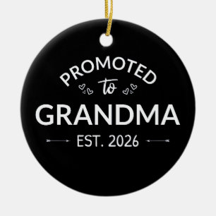 Befordrad till mormor Est. 2026 II Julgransprydnad Keramik