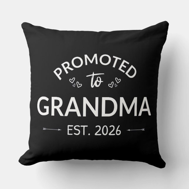 Befordrad till mormor Est. 2026 II Kudde (Framsida)