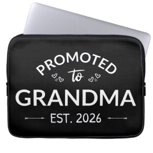 Befordrad till mormor Est. 2026 II Laptop Fodral