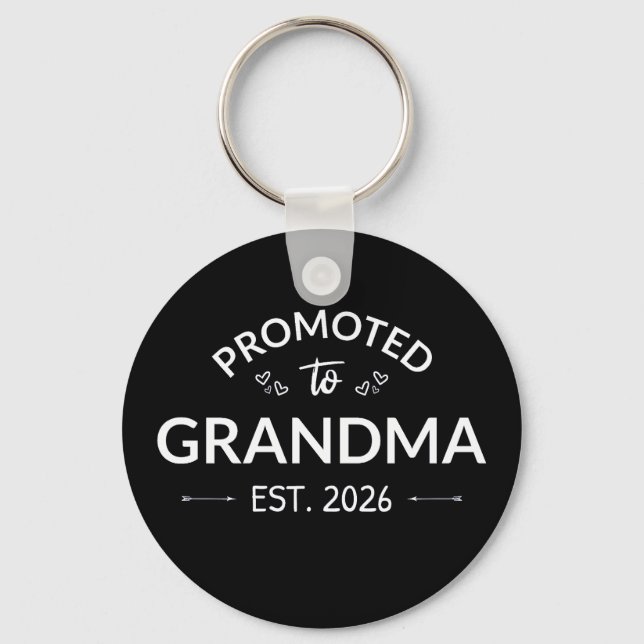 Befordrad till mormor Est. 2026 II Nyckelring (Framsida)