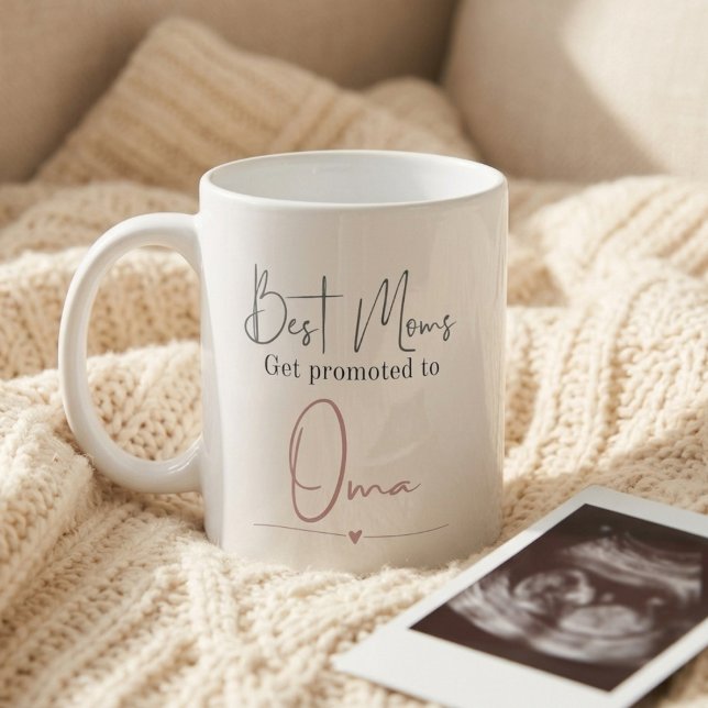 Befordrad till Oma-gåva graviditetsannonsering Kaffemugg (Best Moms get promoted to Oma mug)