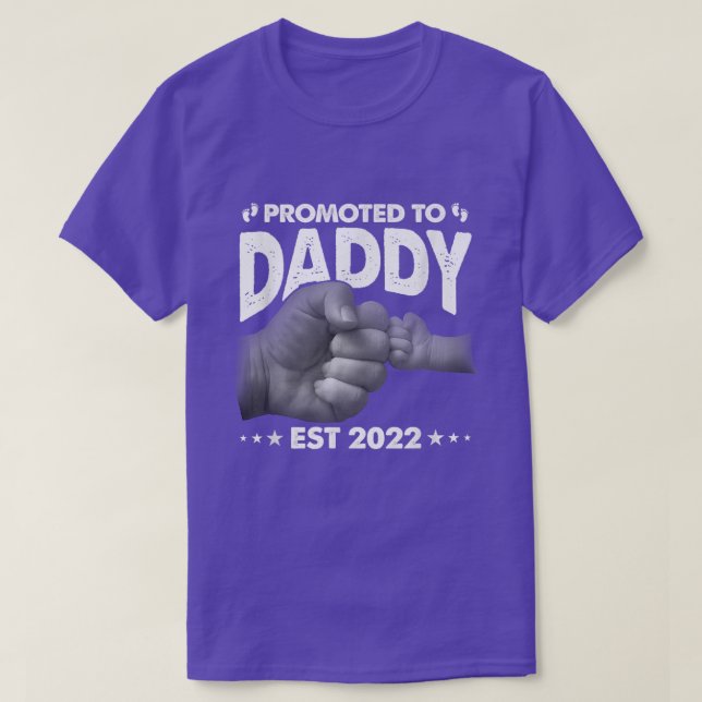 Befordrad till pappa 2022 lustig gåva till nya pap t shirt (Design framsida)