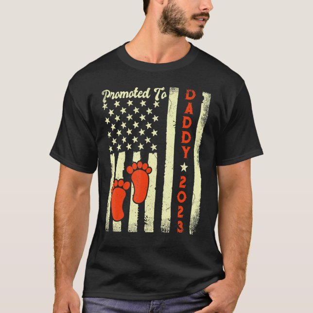 Befordrad till pappa 2023 New Pappa American T Shirt (Framsida)
