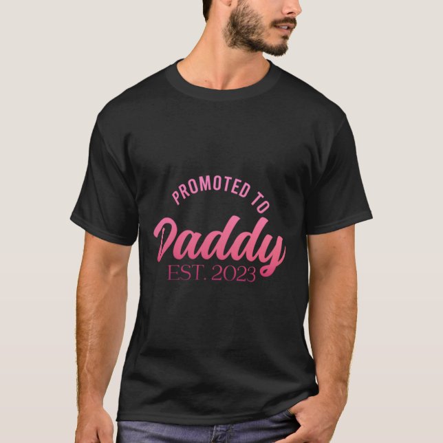 Befordrad till pappa 2023 Rosa Girl Girl pappa t T Shirt (Framsida)