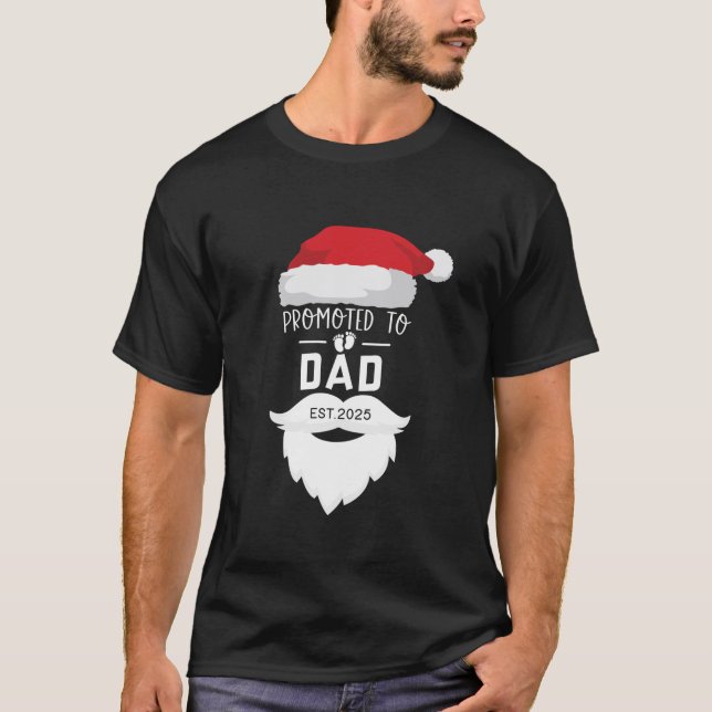 Befordrad till PAPPA 2025: Den berömda jultomten i T Shirt (Framsida)