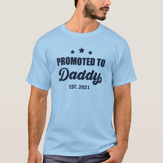 Befordrad till pappa Est. 2021 T Shirt (Framsida)
